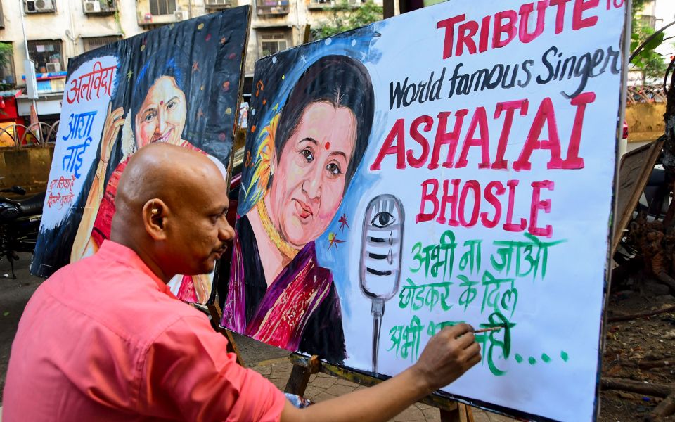 Asha Bhosle's last rites to be held with state honours in Mumbai's Shivaji Park